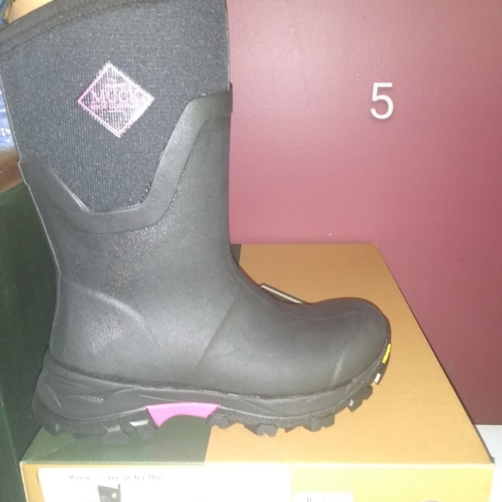 New in box muck company winter boots mid height arctic ice mid sz 5